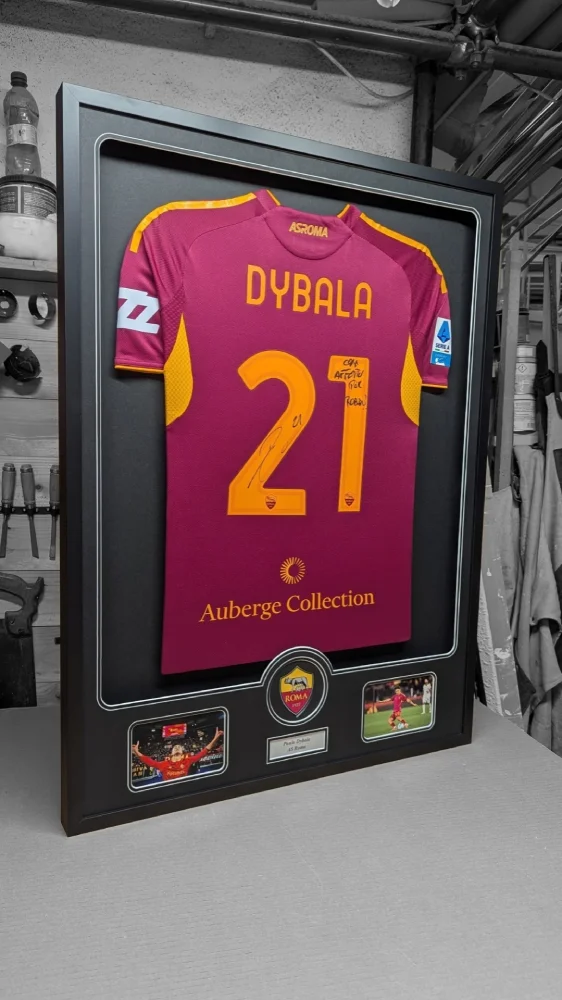 Maglia di Dybala incorniciata